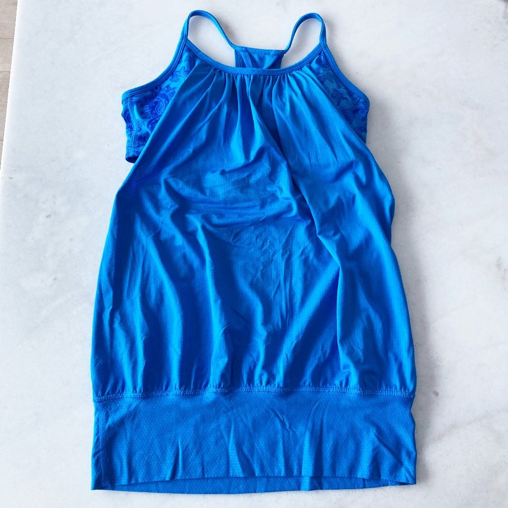 Lululemon blue No Limit Tank, yoga tank with inner built in sports bra (size 4)
